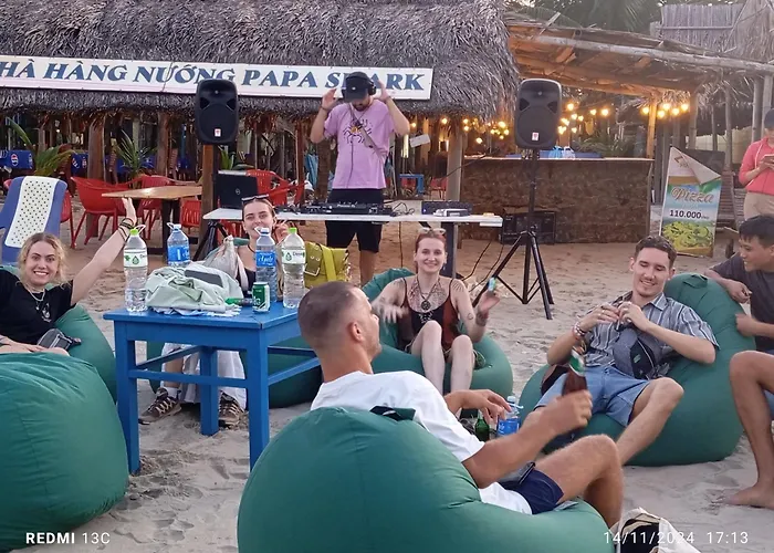 The Seaside Bungalow Hostel And Bar