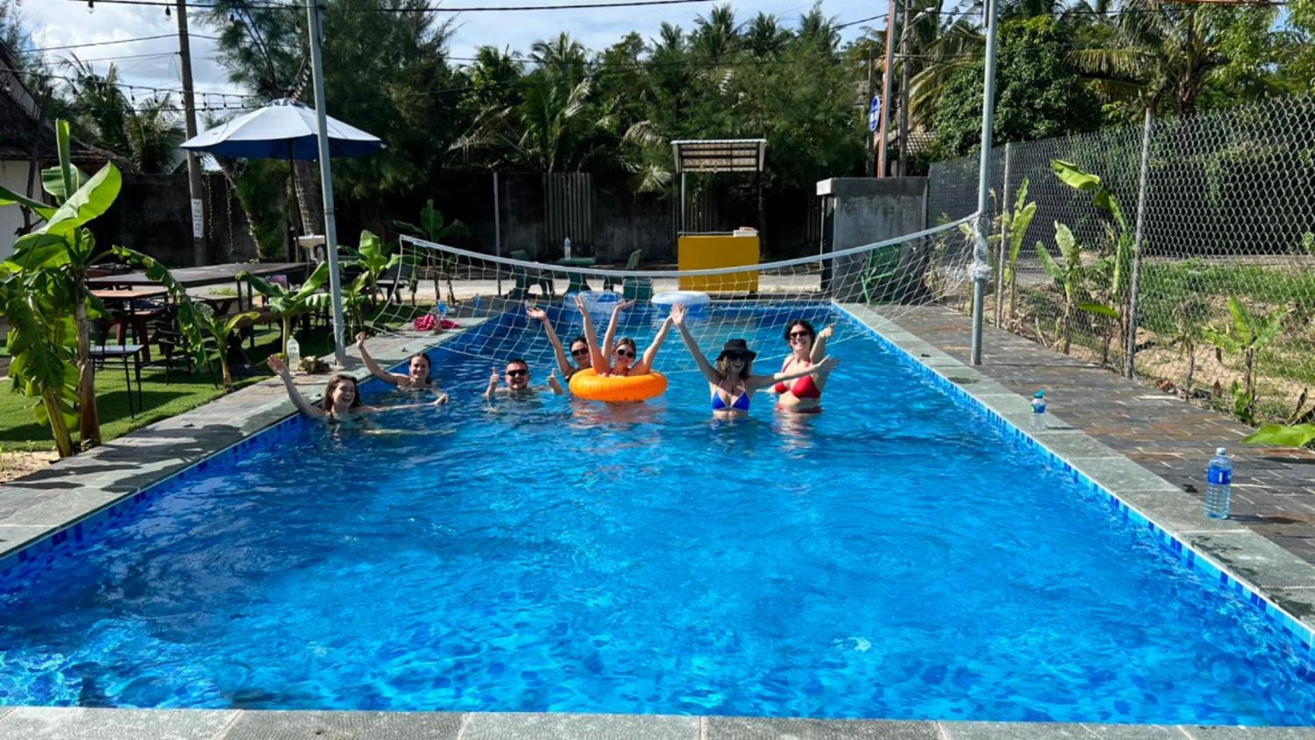Проживание в семье The Seaside And Bar Хойан