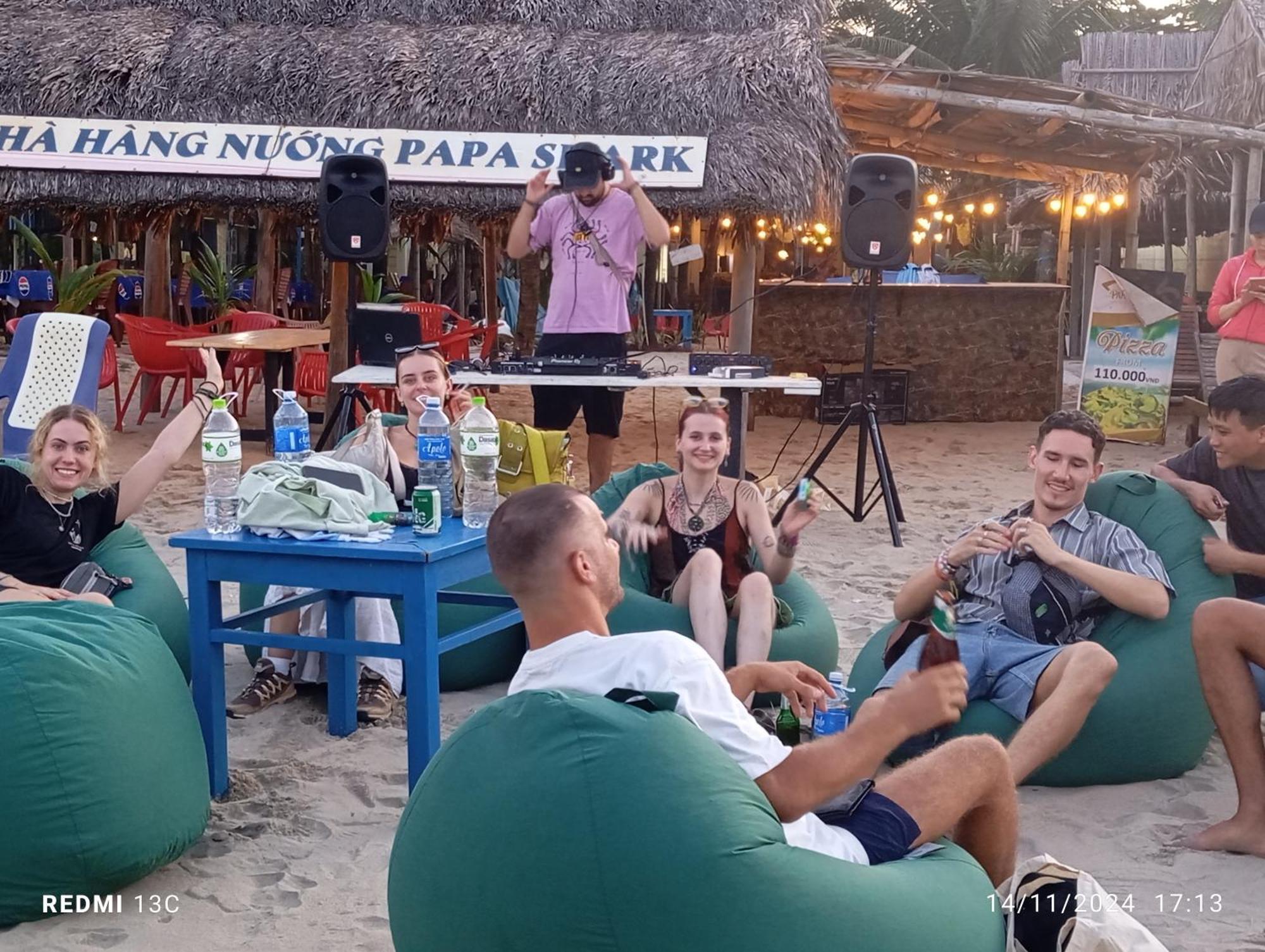 Проживание в семье The Seaside And Bar *