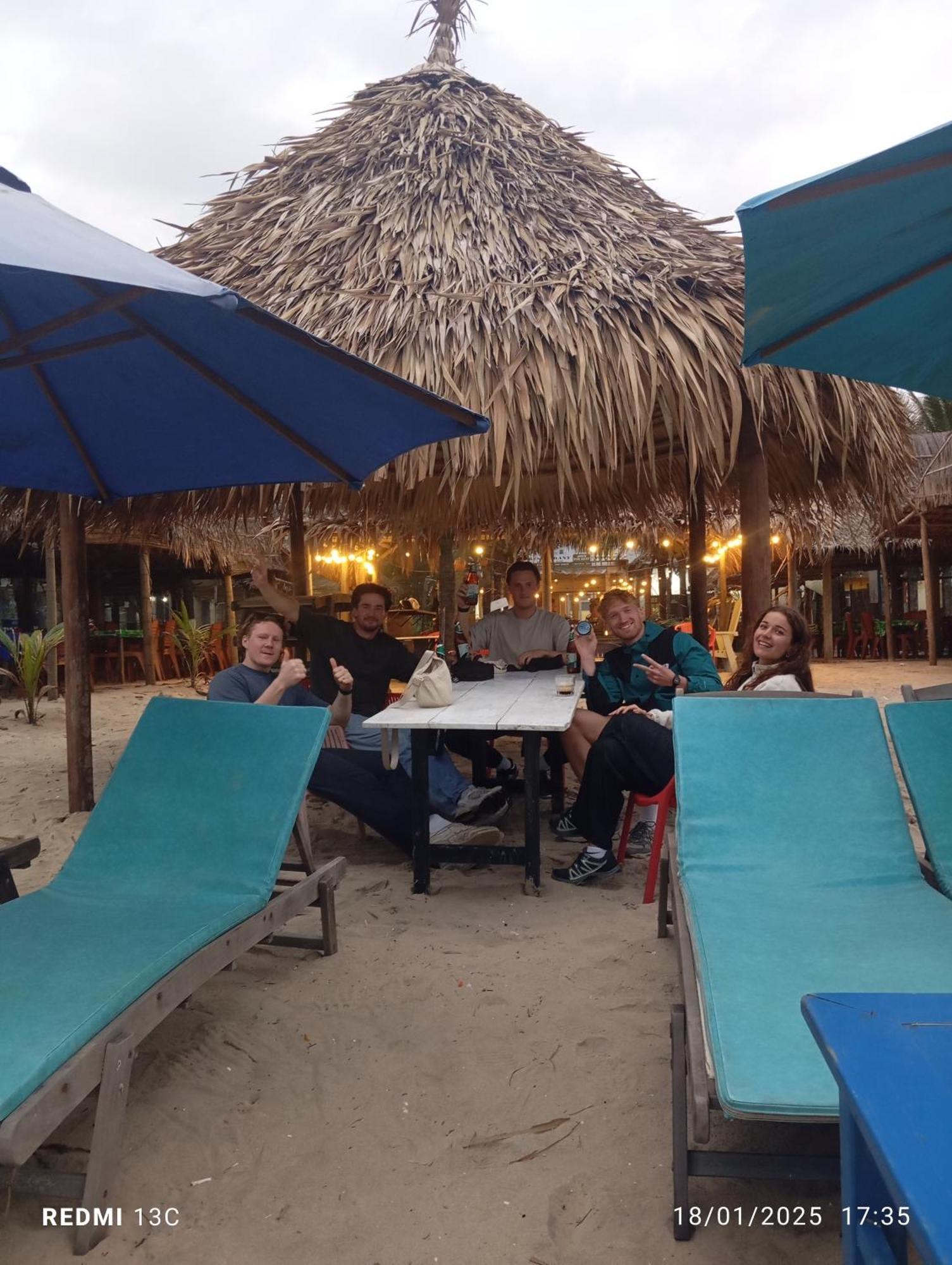 Проживание в семье The Seaside And Bar *